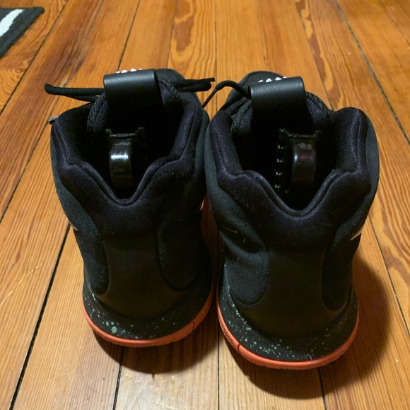 Kyrie 4 size 8.5 - Picture 2 of 5